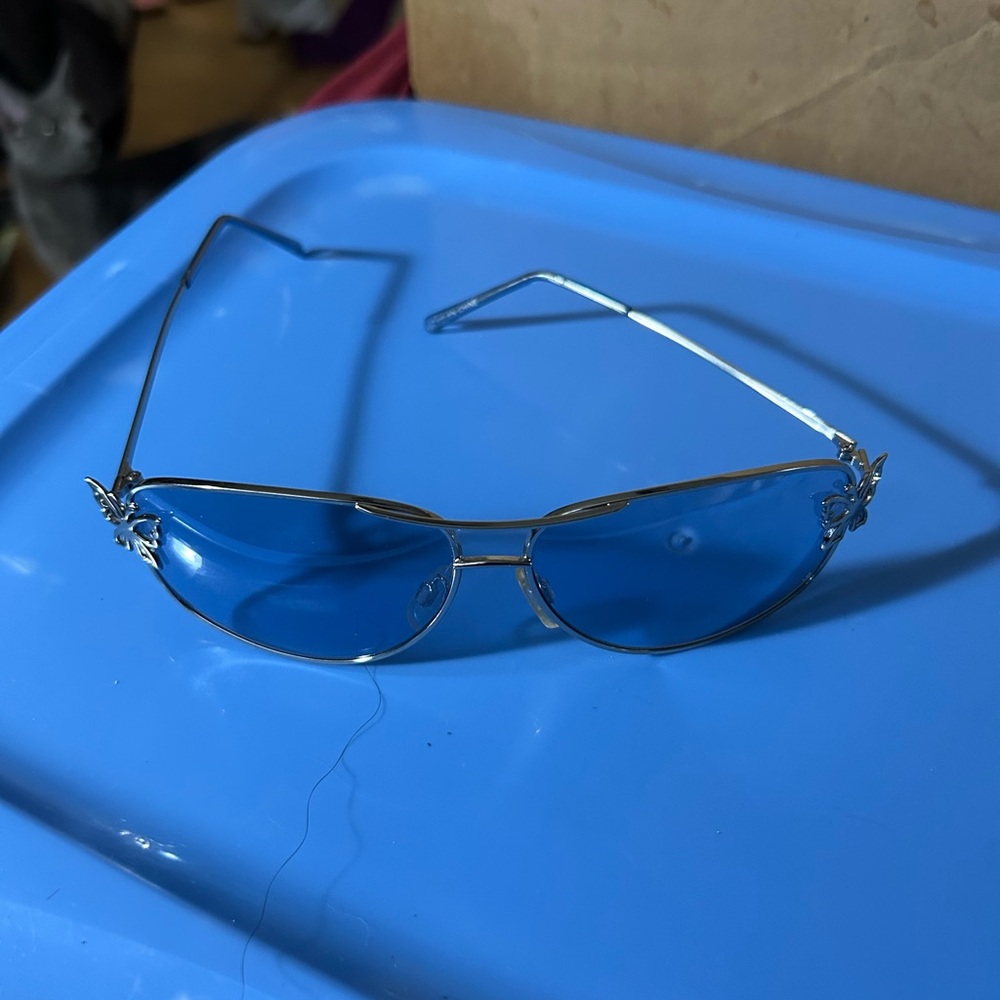 Women’s Butterfly Accent Sunglasses